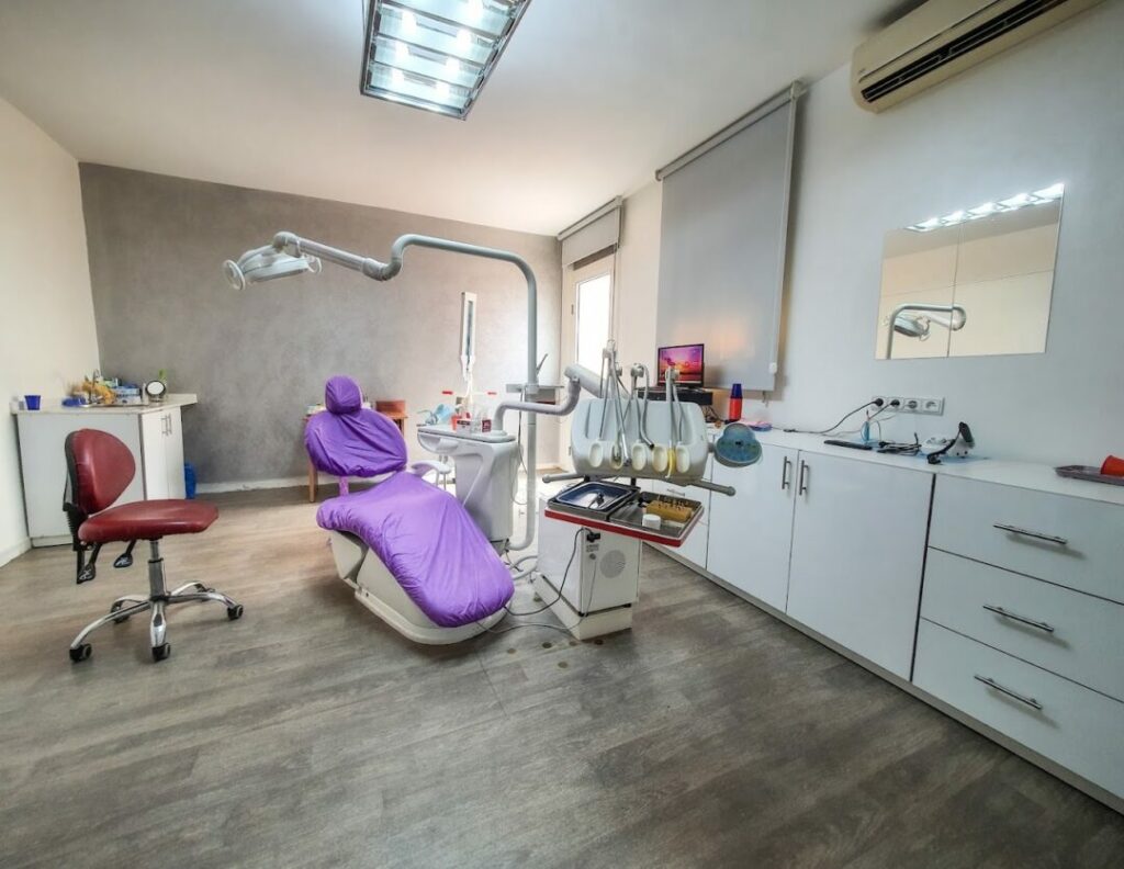 أخصائية جراحة الأسنان في المحمدية