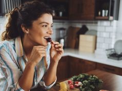 Meilleur nutritionniste à Témara jeune fille pense a consulter un médecin nutritionniste