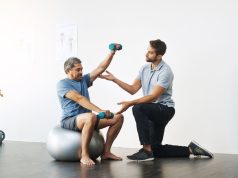 Meilleurs centres de kinésithérapie à Mediouna Le kinésithérapeute dispense des soins de physiothérapie pour la réadaptation motrice au Centre de réadaptation médicale de Mediona